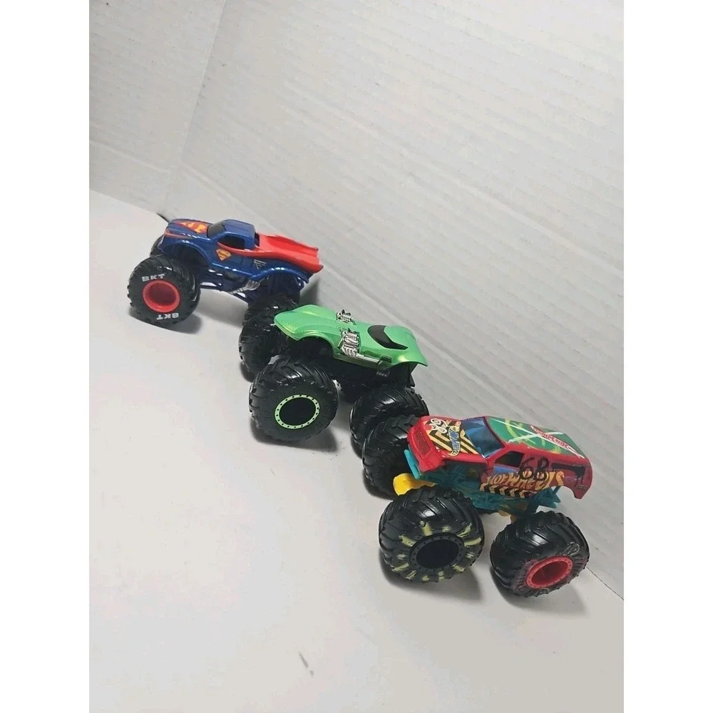 Hot Wheels Monster Jam Truck HW Demo Derby 1:64 Diecast Truck Superman Twin Mill